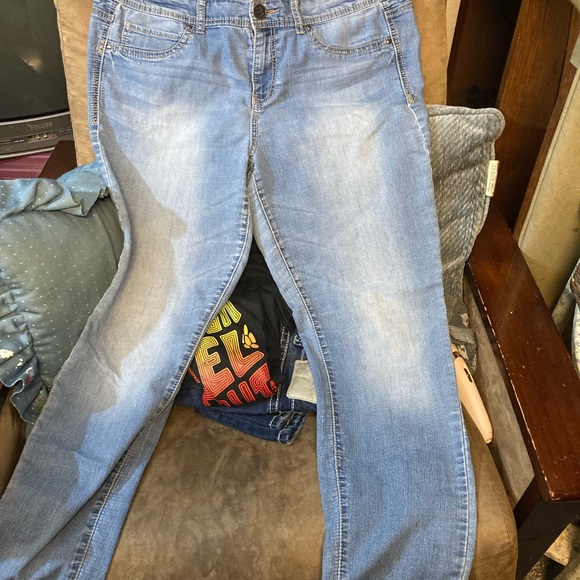 Womens jeans and capris - Picture 2 of 7